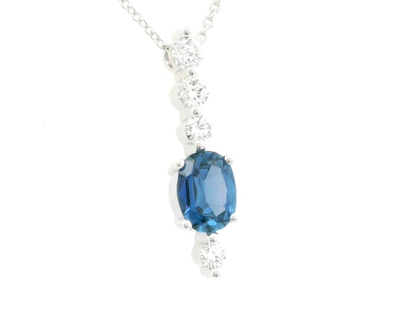 YOGO SAPPHIRE AND DIAMOND PENDANT YOGO SAPPHIRE AND DIAMOND PENDANT